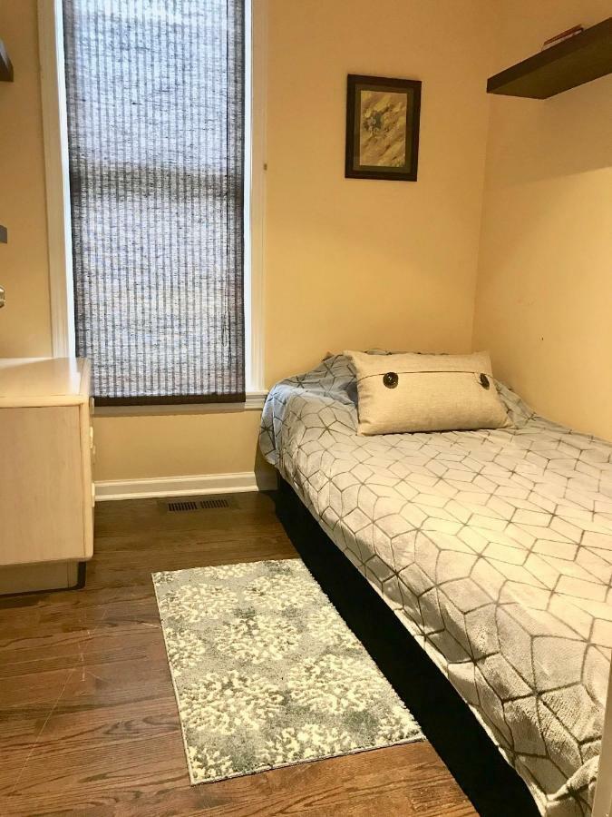 3 Bedroom Spacious Home In Ideal Location W Free Parking Back Yard Pets Welcome Chicago Exterior foto
